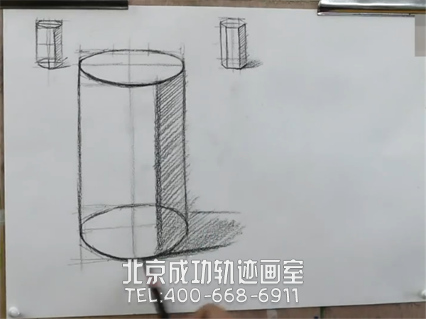 怎么畫素描圓柱體