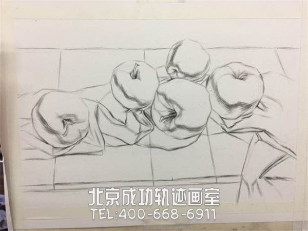 如何畫一個(gè)素描蘋果